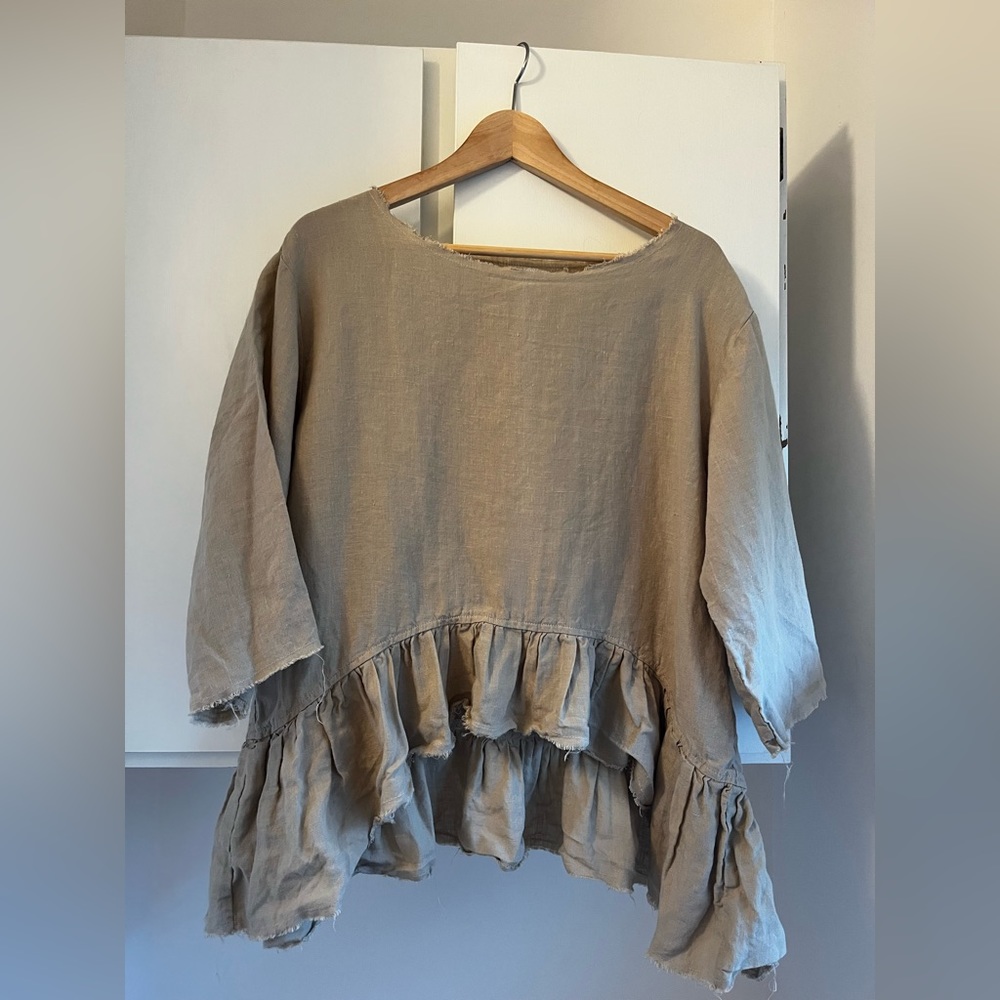 3/4 sleeve 100% linen blouse with ruffled bottom